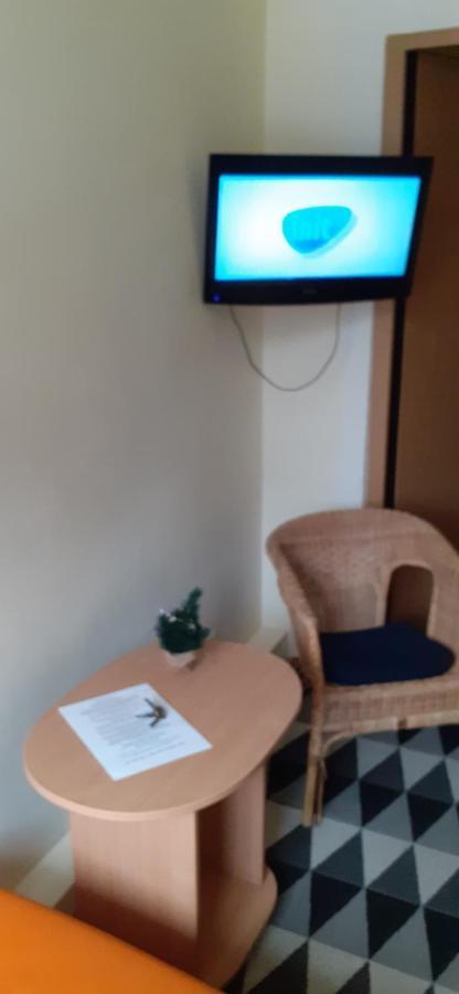 Small Room With A Private External Bathroom Kaunas Exterior foto
